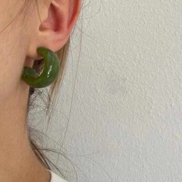 5/$35 🌙 Minimalist Jade Amethyst Citrine Tone Acrylic Huggie Hoop Earrings |NWT - Picture 10 of 17